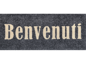 graue Fußmatte mit Schrift "Benvenuti"