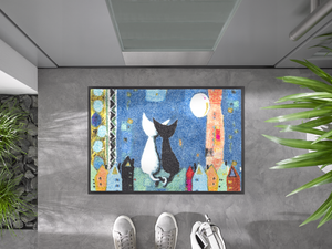 Bild in Slideshow öffnen, Fußmatte mit Katzen, Vollmond und Häusern vor der Tür
