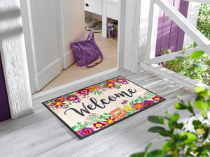 Bild in Slideshow öffnen, Fußmatte mit Blumen und Schriftzug &quot;Welcome&quot; vor der Haustür
